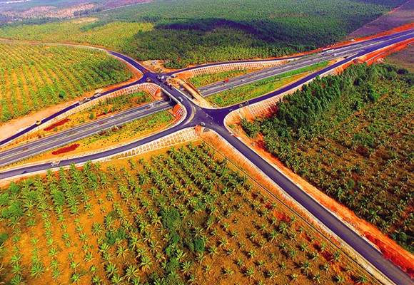 旅游公路入画来_副本.jpg